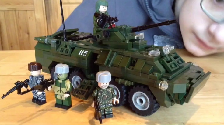 Конструкторы LEGO имеют очень широкую линейку на военную тематику.