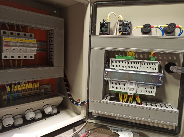 Ящики управления освещением предназначены для автоматического контроля.