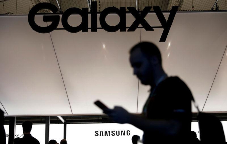 У Samsung может появиться гибкий смартфон Galaxy Z двойного сложения