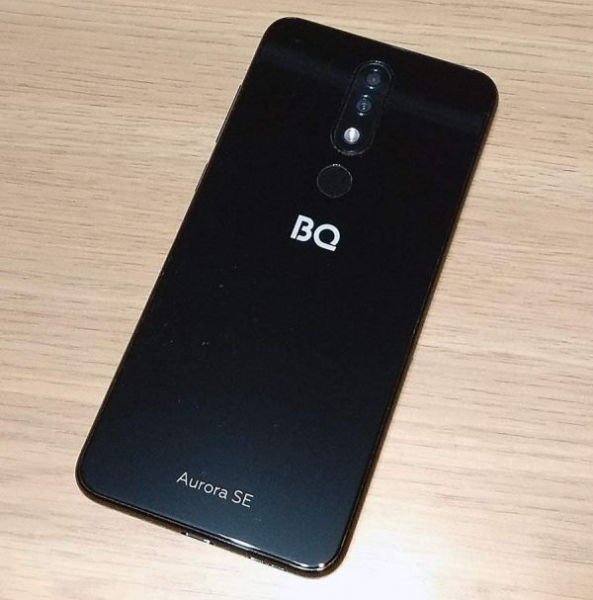 BQ Aurora SE – стильный имиджевый смартфон дешевле 8000 рублей