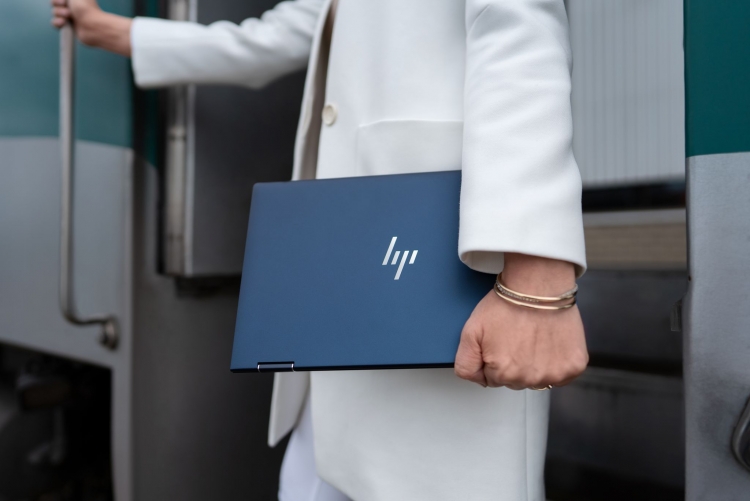 HP Elite Dragonfly — уникальный ноутбук трансформер с 5G и встроенным маячком