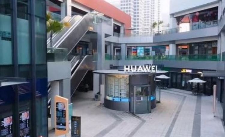 Huawei открыла магазин с роботами вместо сотрудников