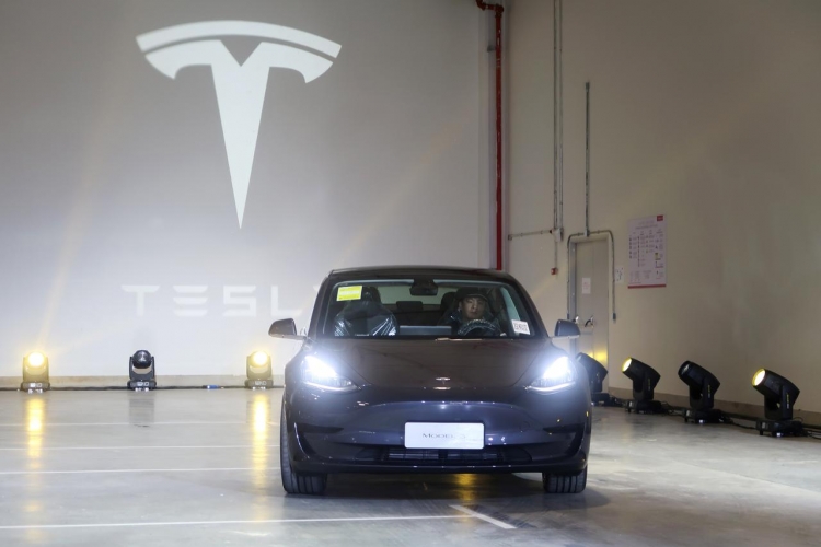 Tesla снизила цену на китайский Model 3 в преддверии начала поставок