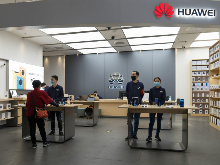 Эксперты: Huawei преуменьшает влияние коронавируса, но она пострадает сильнее Apple