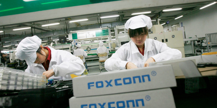 Из за коронавируса власти Китая запретили Foxconn возобновлять производство iPhone 10 февраля