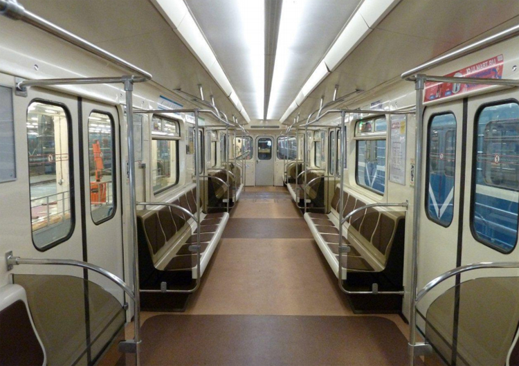 «Билайн», МТС и Tele2 обеспечат пассажиров петербургской подземки связью в перегонах
