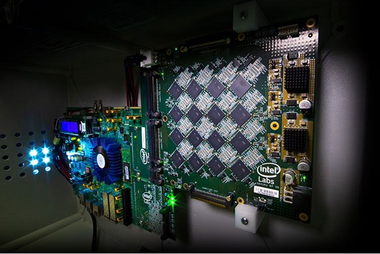 Intel начала распространять 64 процессорную нейроморфную систему Pohoiki Beach