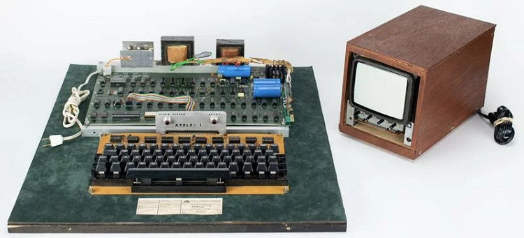 Раритетный компьютер Apple 1 «ушёл с молотка» более чем за $450 000