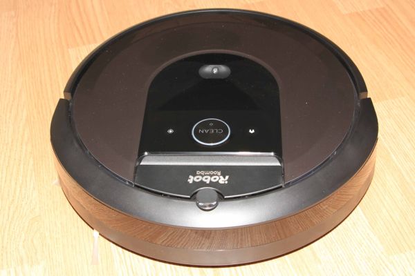 Roomba i7+ — умный пылесос с функцией самоочистки
