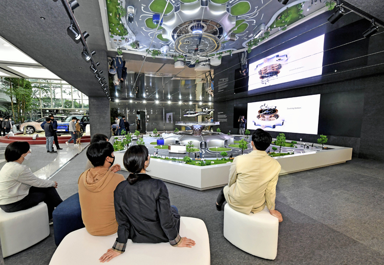 Hyundai показала футуристическую модель системы общественного транспорта